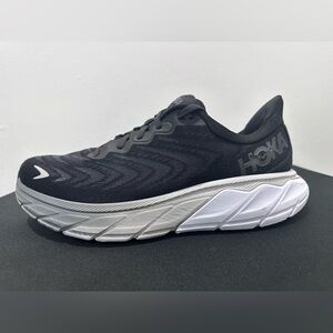 HOKA ONE ONE ARAHI 6 COLOR BLACK AND WHITE ATHLETIC SNEAKERS SIZE: 10 MENS